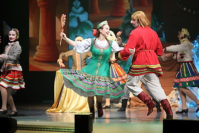 Более 600 ребят собрал областной новогодний праздник в Солигорске