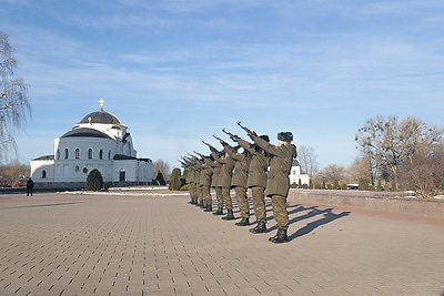 В Брестской крепости в преддверии 23 февраля возложили цветы и почтили память защитников Отечества