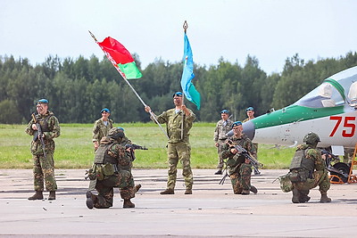 Высший пилотаж. Как в Мачулищах отпраздновали День военно-воздушных сил Беларуси