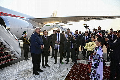 Лукашенко прибыл в столицу Таджикистана, где пройдет саммит СНГ