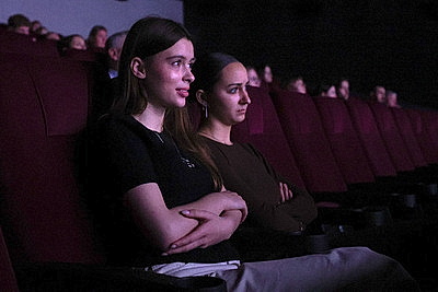 \"Мы сделали все возможное, чтобы удивить\". Режиссер \"Переломного момента\" о дошлифовке фильма
