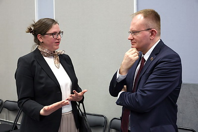 Рыженков: в Беларуси представители всех национальностей имеют возможность сохранения родных языков