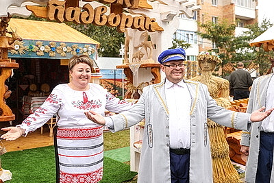 Памятник креветке, выставка караваев и подворий. В Белоозерске проходят \"Дажынкі-2025\"