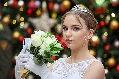 Вальс, кадриль и полонез. Дворец Независимости собрал участников красочного новогоднего бала