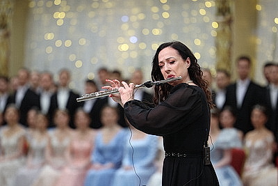 Вальс, кадриль и полонез. Дворец Независимости собрал участников красочного новогоднего бала