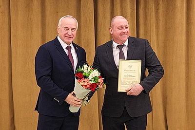 \"Коллективы АПК способны решать любые задачи даже в непростых условиях\". Назаров о заслугах сельхозпроизводителей