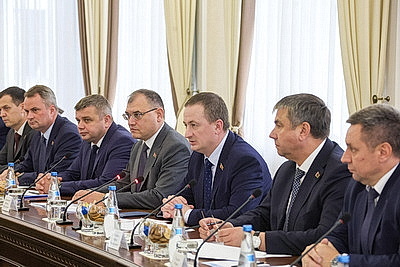 В правительстве состоялась встреча с первым заместителем министра экономики и финансов Узбекистана