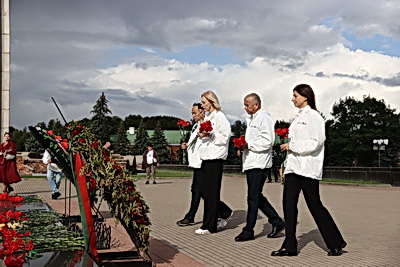 \"Мурашки бежали по телу\". Участники медиатура \"Дорогами Победы\" посетили Брестскую крепость
