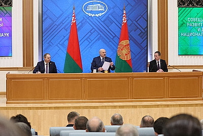 Лукашенко собрал большое совещание по развитию научной сферы