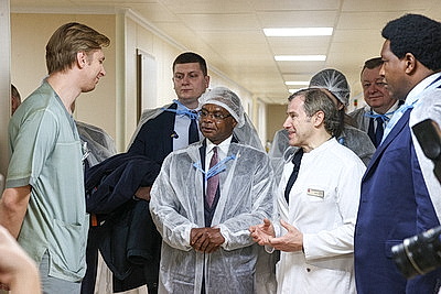 Парламентская делегация Кении посетила МНПЦ хирургии, трансплантологии и гематологии и МТЗ