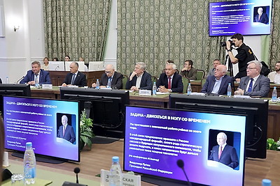 Уровень развития ИИ в Беларуси и России обсудили в НАН