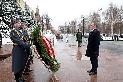 Премьер-министр Беларуси возложил венок к Могиле Неизвестного Солдата в Москве