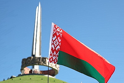 Лукашенко в День Независимости возложил венок к подножию Кургана Славы