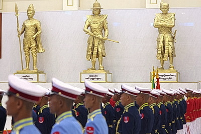 Лукашенко встретился с Мин Аун Хлайном в Президентском дворце в Нейпьидо