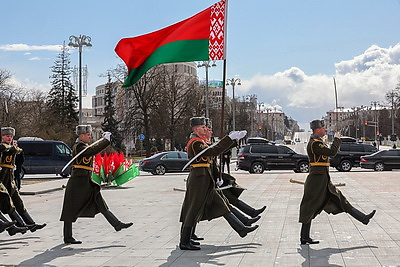 Премьер-министр Пакистана возложил венок к монументу Победы в Минске