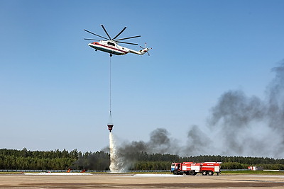 В Национальном аэропорту Минск прошло учение по тушению пожара и спасению людей