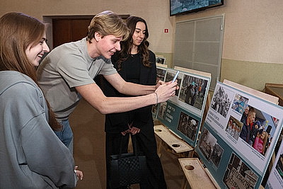 В Международном университете \"МИТСО\" представили книгу \"Суперпозиция. Параллельные миры\"