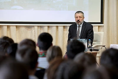 \"Суперпозиция. Параллельные миры\". Диалоговая площадка с учащимися педколледжа прошла на базе СШ №47 Минска