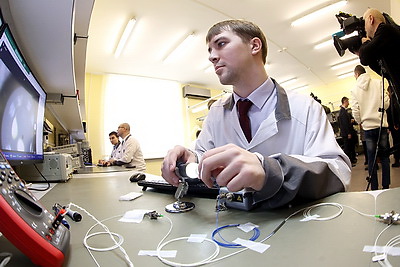 Последние разработки в области микроэлектроники представили в НАН Беларуси