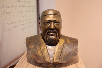 Знакомство с культурой Казахстана. Выставка к 180-летию со дня рождения Абая Кунанбаева открылась в Минске
