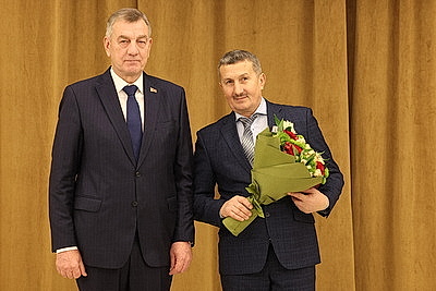 \"Коллективы АПК способны решать любые задачи даже в непростых условиях\". Назаров о заслугах сельхозпроизводителей