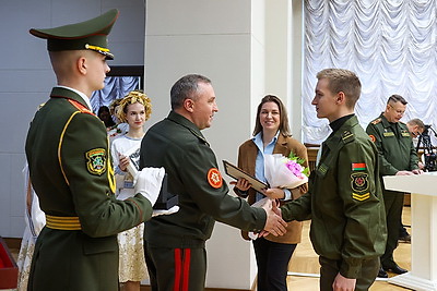 В Доме офицеров чествовали лучших солдат-срочников и их матерей