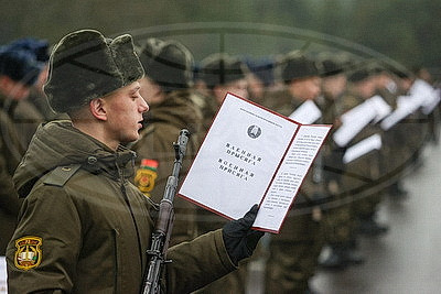 Начало освоения военной науки. Около 2,4 тыс. новобранцев приняли присягу в 72-м учебном центре