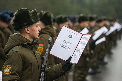 Начало освоения военной науки. Около 2,4 тыс. новобранцев приняли присягу в 72-м учебном центре