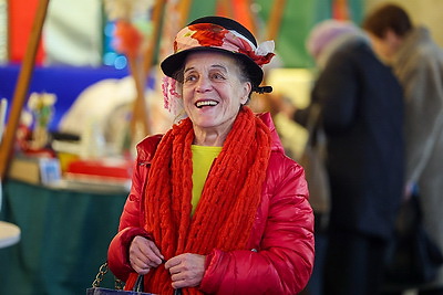 Добро, мир и рождественские подарки. Супруги послов провели предновогоднюю благотворительную ярмарку