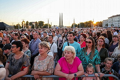 Праздничный концерт и акция \"Споем гимн вместе\" завершают празднование Дня Независимости в Витебске