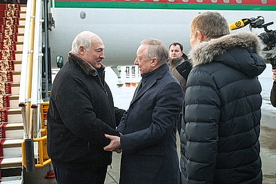 Лукашенко прибыл с рабочим визитом в Россию для участия в саммитах ЕАЭС и СНГ