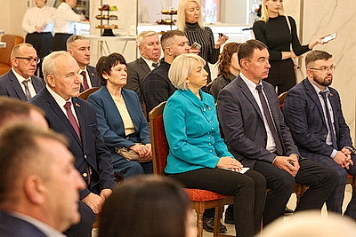 \"Коллективы АПК способны решать любые задачи даже в непростых условиях\". Назаров о заслугах сельхозпроизводителей