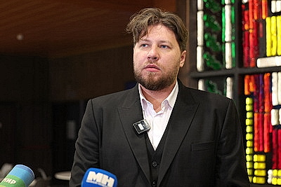 \"Мы сделали все возможное, чтобы удивить\". Режиссер \"Переломного момента\" о дошлифовке фильма