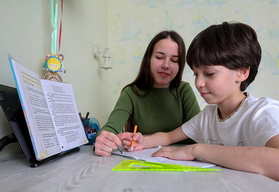 \"Создаем свои традиции\". Многодетные родители из Витебска нашли свою формулу счастья