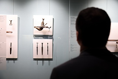 \"Элегантность серебра\". В Национальном художественном музее представили сокровища оманского двора