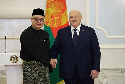 Лукашенко принял верительные грамоты послов девяти стран