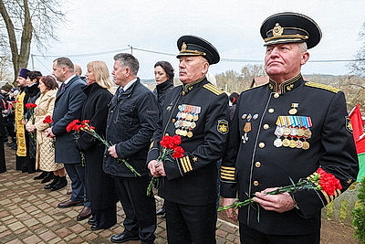 Валуны из Бешенковичей передали для памятника морякам в Санкт-Петербурге