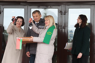 Ключи от микроавтобусов передали в соцучреждения страны