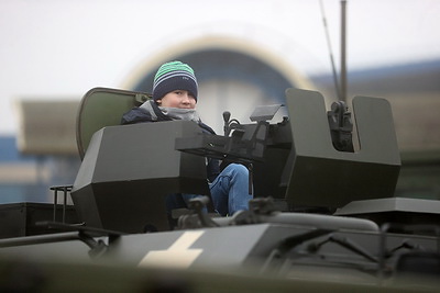 Командующий войсками ЗОК на \"Марафоне единства\": люди интересуются армией