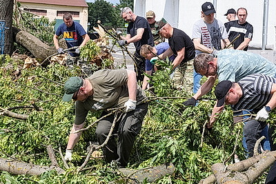 На благо города и людей: около 20 тыс. человек вышли на уборку последствий непогоды в Могилеве