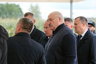 Лукашенко совершил рабочую поездку в Шкловский район