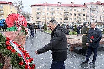Созидание в единстве и мире. Представители Брянской области почтили память героев Победы в Гомеле