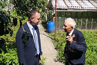 В Бресте ветеран Петр Светкин принимает поздравления с 100-летием