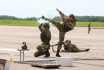 Высший пилотаж. Как в Мачулищах отпраздновали День военно-воздушных сил Беларуси