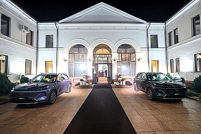 \"БЕЛДЖИ\" презентовал первый белорусский гибрид BELGEE X80 PHEV