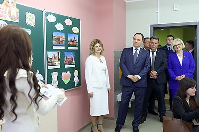 Современная и просторная. Новая школа в Боровлянах на 1 тыс. мест приняла первых учеников