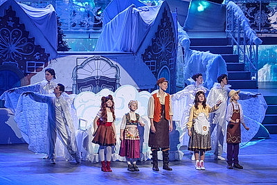 Лукашенко: страна всегда сильна традициями, одна из них в Беларуси - новогодние поздравления детей