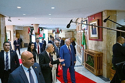 Лукашенко в Алжире возложил венок в мемориальном комплексе \"Памятник славы и мученичества\"