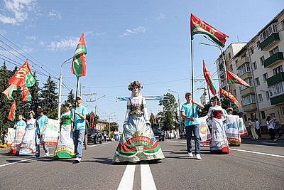 Маршем Победителей стартовали Дни молодежи в фестивальном Витебске
