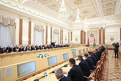 Лукашенко собрал совещание с руководителями дипломатических представительств Беларуси